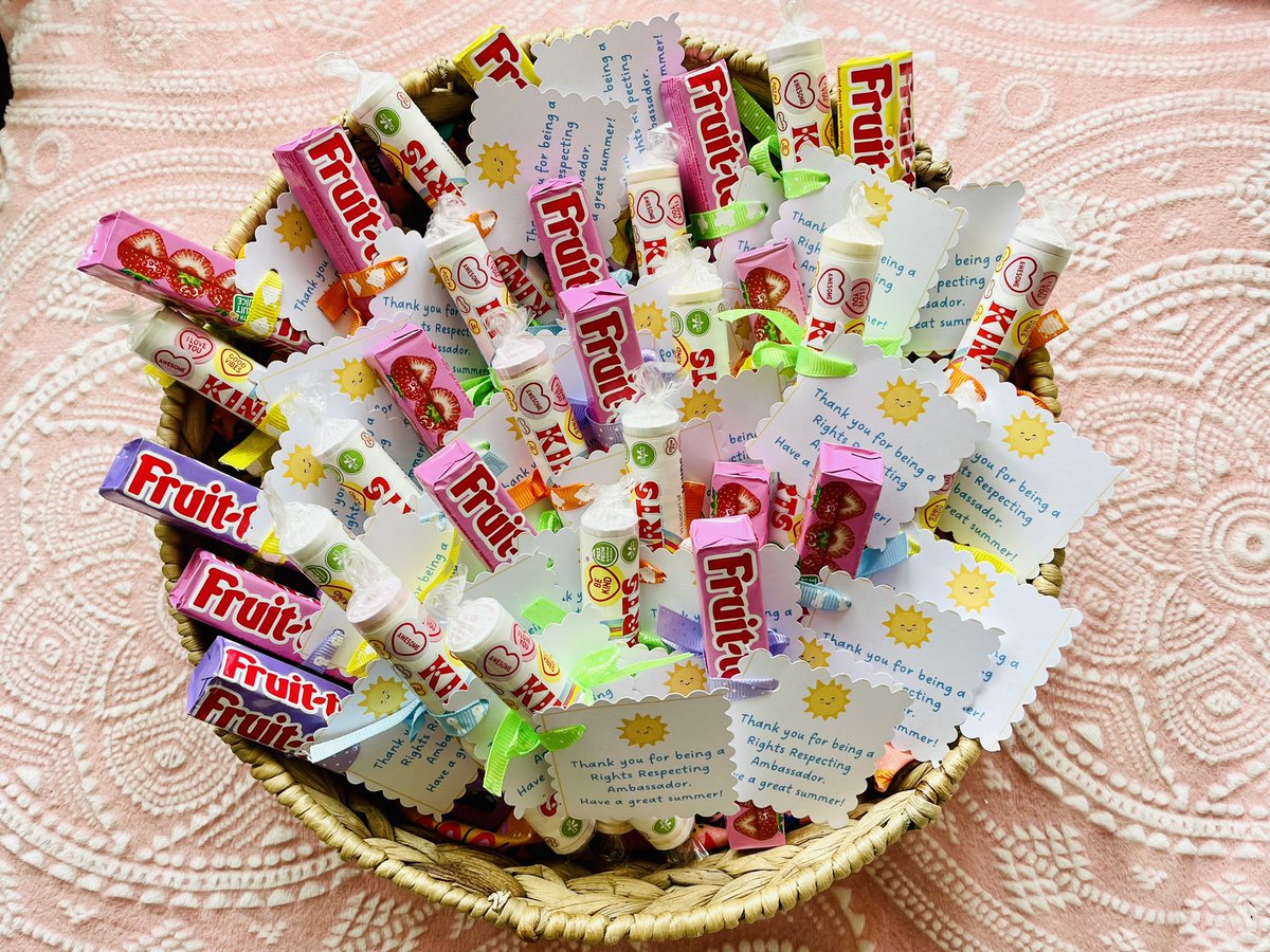 When you have the best rights respecting pupil group they definitely deserve a special end of term thank you 🥰 So proud to work with amazing <a href="/FirrhillHigh/">Firrhill High School</a> pupils every day. They have the right to be heard, consulted, &amp; make decisions about matters that affect them. #UNCRC 🙌