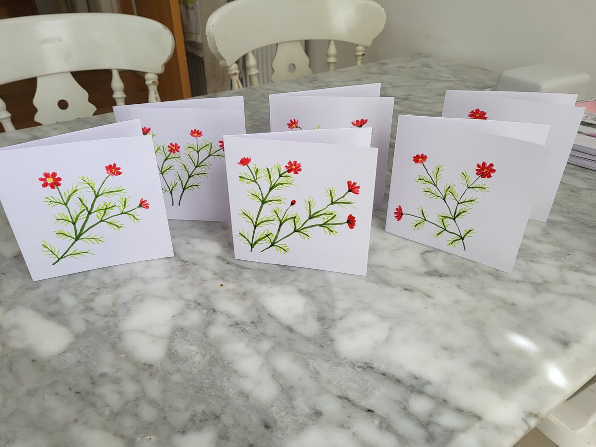 Did something different today and painted a few greetings cards. Even tried my hand at videoing my self doing it youtu.be/5vs3OGQgjU8