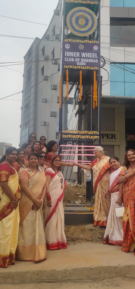 InnerwheelI's tweet photo. Inner Wheel Club Of Dhanbad. 
Dist 325
District chairman Poonam Thakur
28th June
Clock Tower installed opposite to Big Bazaar was inaugrated by two senior members of our club.. 
Members three clubs were present for the event. IWC Dhanbad, IWC Dhanbad Milestone, IWC Katras https://t.co/iNPisBGfLg
