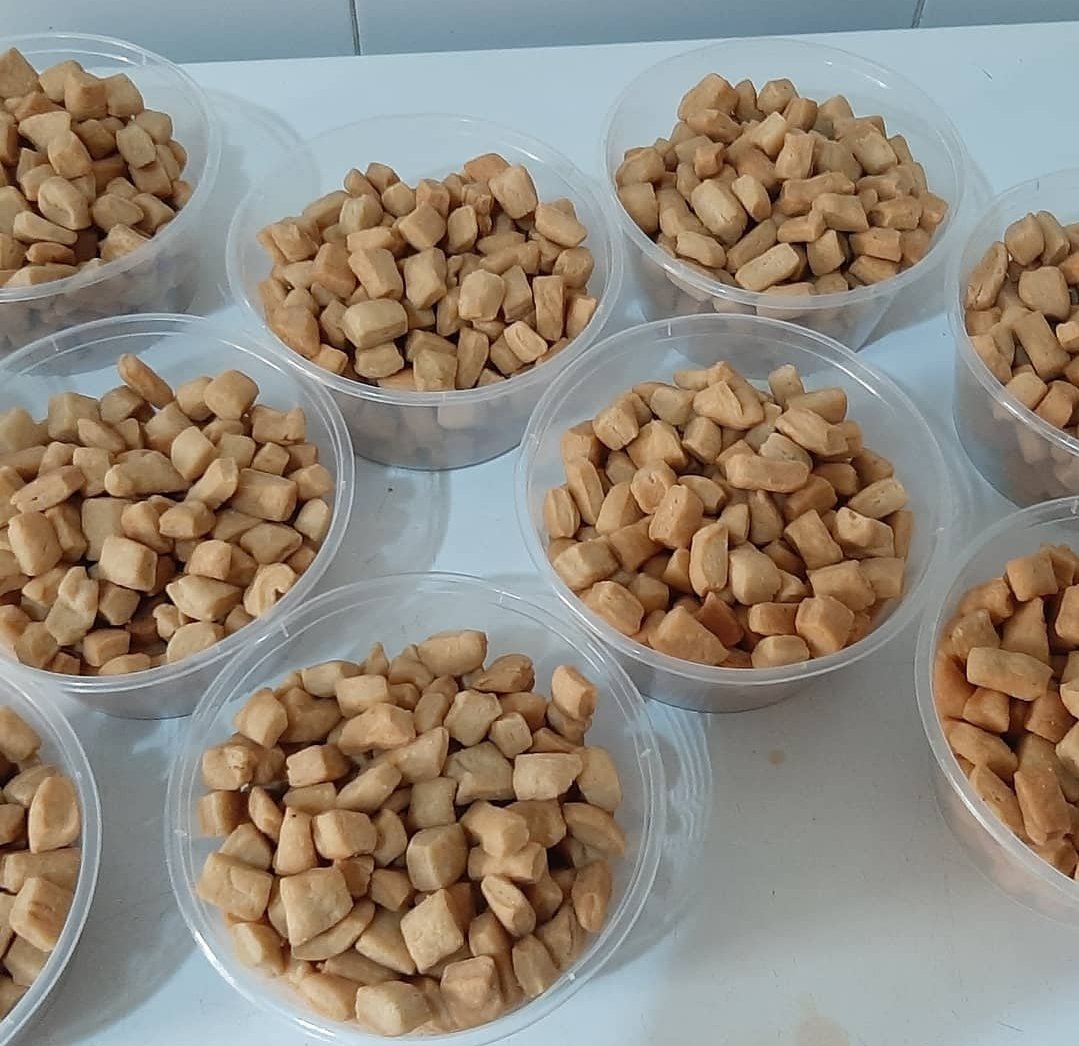 s_hazels's tweet photo. Our yummy crunchy and tasty chinchin is available for you https://t.co/FebhJsfuSw