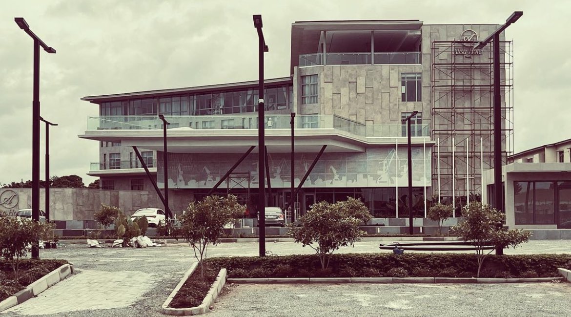 mobius_arch's tweet image. Our latest project, the Alisa Hotel at Tema Community 12 opens in a few days. 
We can’t wait to show you the 4 year journey of re-imagining a new business hotel for Tema’s industrial and business district.