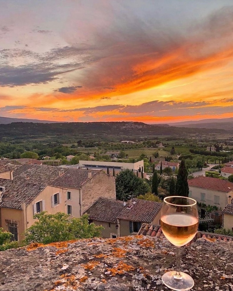 Cheers to Wine Wednesday, and dreaming of the colours of #Tuscany. Follow the link for more inspiration. winerist.com/wine-tours/Ita… 📸 @ssagittarriuas #tuscanyvacation #visittuscany #tuscanywine #tuscanytrip #tuscanylovers #tuscanyitaly #beautifultuscany #italygram #italyvacation