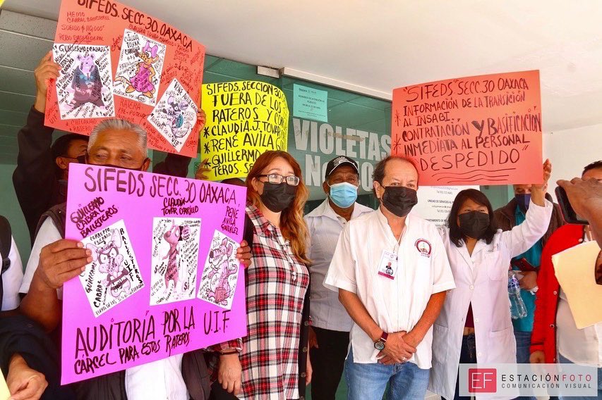 estacionfoto's tweet image. 📸 Trabajadores del Sindicato Federal Democrático de Salud (SIFEDS), exigen la reinstalación de más de 20 empleados despedidos de forma injustificada, también pago de salarios retenidos, entre otras demandas.

Crédito: @ivanpress 

#oaxacaméxico #sectorsalud #protestalaboral