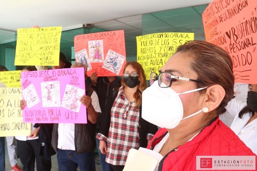 estacionfoto's tweet image. 📸 Trabajadores del Sindicato Federal Democrático de Salud (SIFEDS), exigen la reinstalación de más de 20 empleados despedidos de forma injustificada, también pago de salarios retenidos, entre otras demandas.

Crédito: @ivanpress 

#oaxacaméxico #sectorsalud #protestalaboral