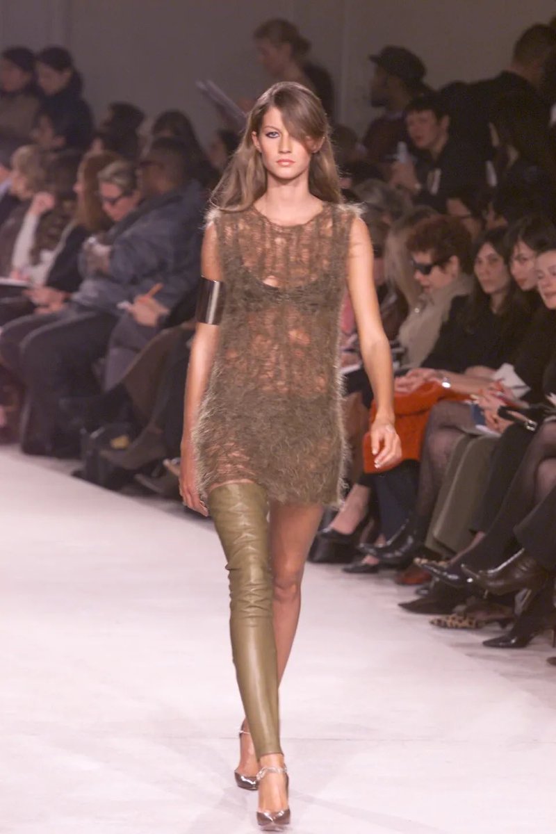 arceagustina's tweet photo. Givenchy Fall 2000 ready-to-wear https://t.co/NbCZE8yVrF