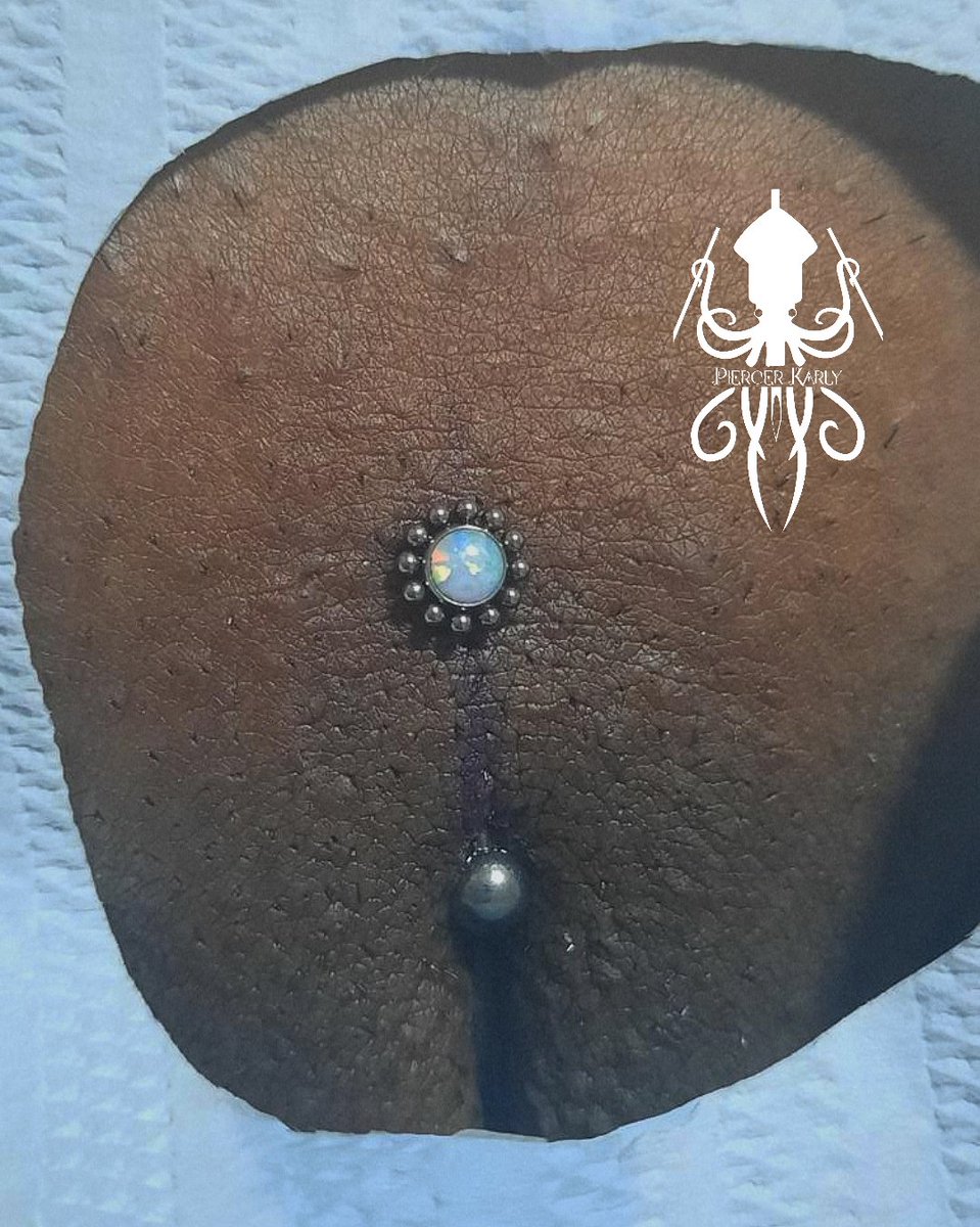 KarlyPiercer's tweet photo. Topo Solaris em joalheria para christina piercing 1.6mm https://t.co/yeTzYOOs6h