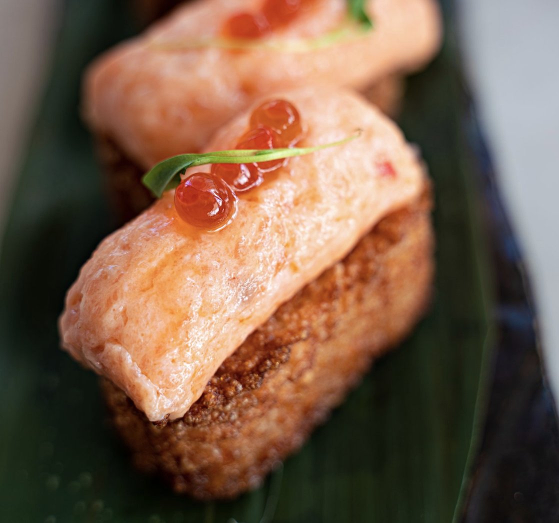 This recipe is a play on TikTok's viral crispy rice topped with spicy salmon but with a deliciously Latin twist. #pharmapartner #ad peopleenespanol.com/chica/crispy-r…