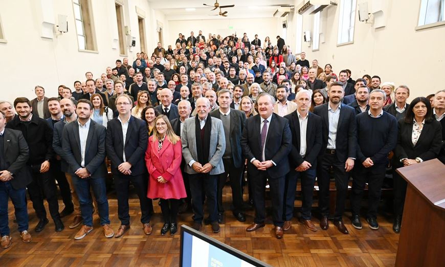 felipemichlig's tweet photo. El Acuerdo de Perotti y Fernández por la deuda -por sentencia de la CSJ- es desfavorable para el conjunto de los santafesinos y perjudica a los #MMyCC. +Info: https://t.co/aeoetX2QZl https://t.co/OKhlFNGSTi
