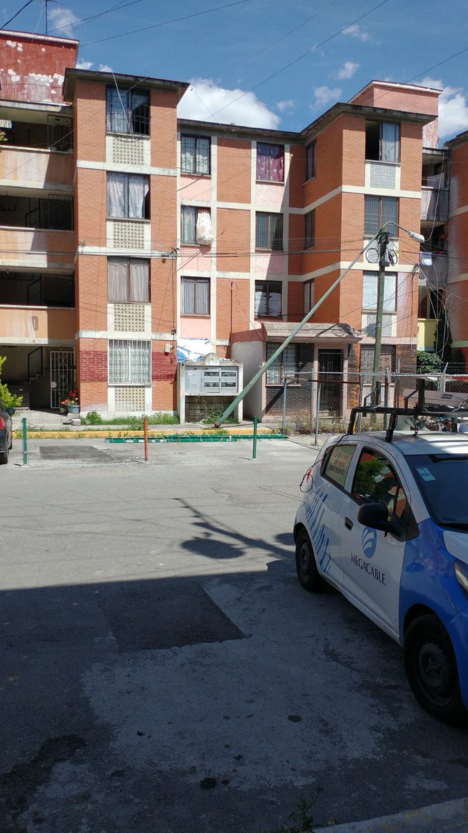 CIC Puebla (@cicpue) on Twitter photo 🔦LUMINARIA🔦 Derribada en Santiago entre Calle 109 Poniente y Calle 111 Poniente, colonia San Juan Bosco. PUE, vía WA CC <a href="/Servicios_Pub/">Secretaría de Servicios Públicos</a> 🔦LUMINARIA🔦 Derribada en Santiago entre Calle 109 Poniente y Calle 111 Poniente, colonia San Juan Bosco. PUE, vía WA CC <a href="/Servicios_Pub/">Secretaría de Servicios Públicos</a>