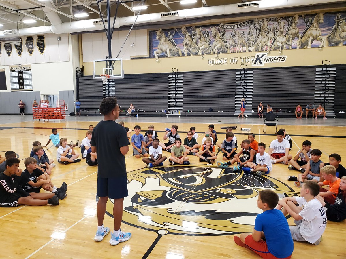 GNHSboyshoops's tweet photo. Finished a great week of youth camp with some inspirational words from another alum playing college basketball right now. Thank you Jamon Thomas for enabling the dreams of our young Knights! #DreamBigWorkHard https://t.co/q44tdOfNXR