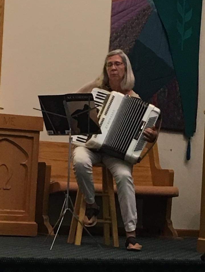 pcusabingewatch's tweet image. First Presbyterian Church of #MaplePlain #Minnesota summer special music in 2019, listening to Sharon, rendition of Johann Sebastian Bach&apos;s &quot;Jesu, Joy of Man&apos;s Desiring&quot; on accordion. 
June is #nationalaccordionmonth 🪗. 
@Presbyterian #pcusa #Presbyterian #tbt #TBThursday #music