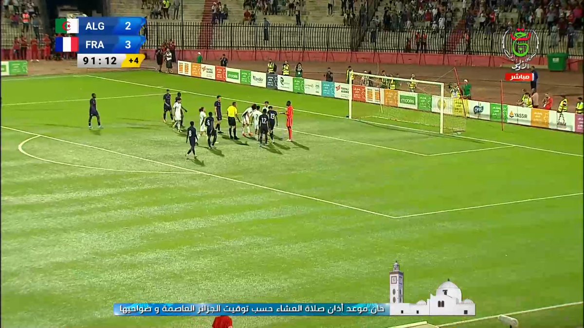 IshaqChebli's tweet photo. Coup franc indirect pour l'Algérie dans la surface de réparation, une bonne chance pour égaliser.
#ALGFRA #TeamDz https://t.co/b2TdPGb9cf