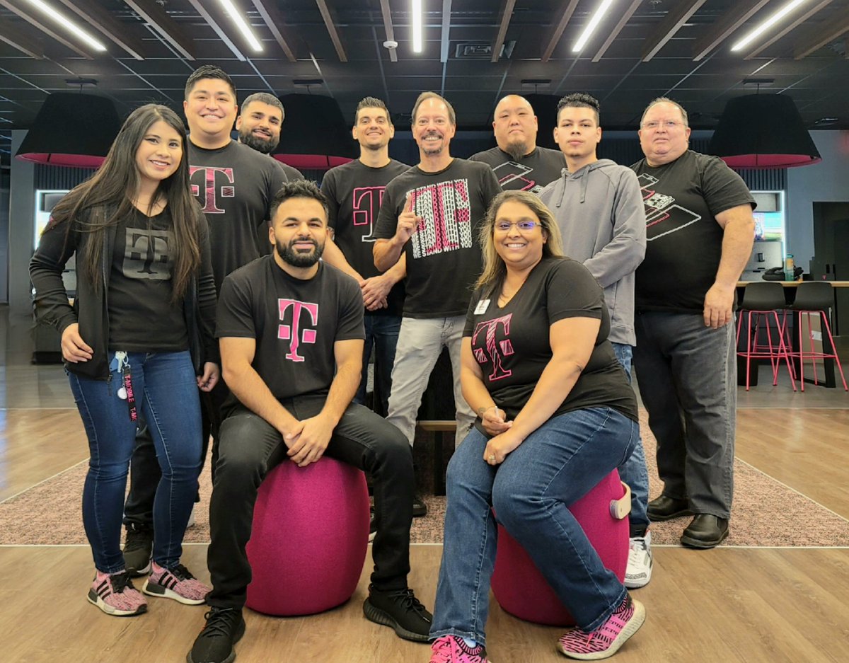 We had the pleasure to host <a href="/FrankAkers/">Frank Akers</a> at our newly remodeled experience store. Thank you for the insight! Our team is ready to rock the customer experience and talk network! #MagentaMagic