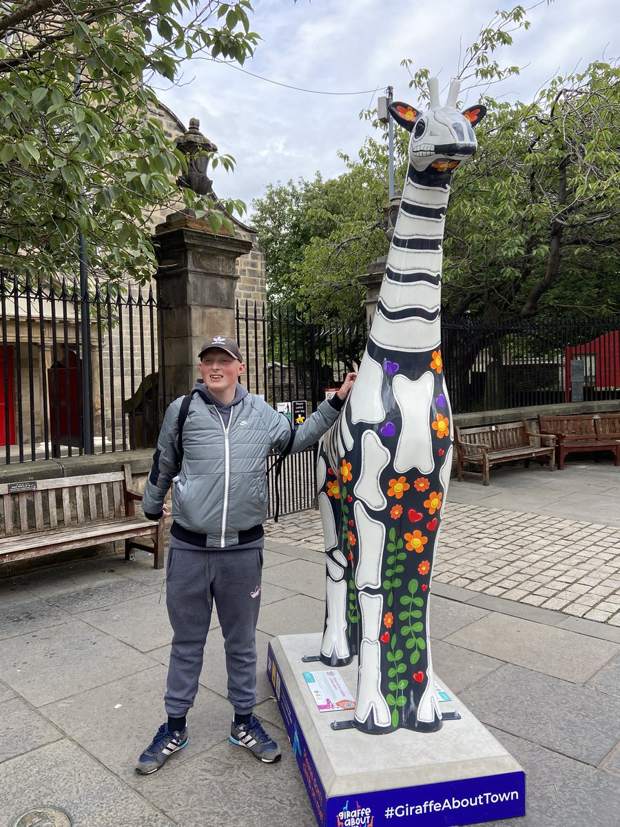 Whilst walking about in Edinburgh City Centre This Afternoon I spotted these Giraffes whilst on Elm Row and the Royal Mile In Edinburgh. #GiraffeAboutTown #Edinburgh