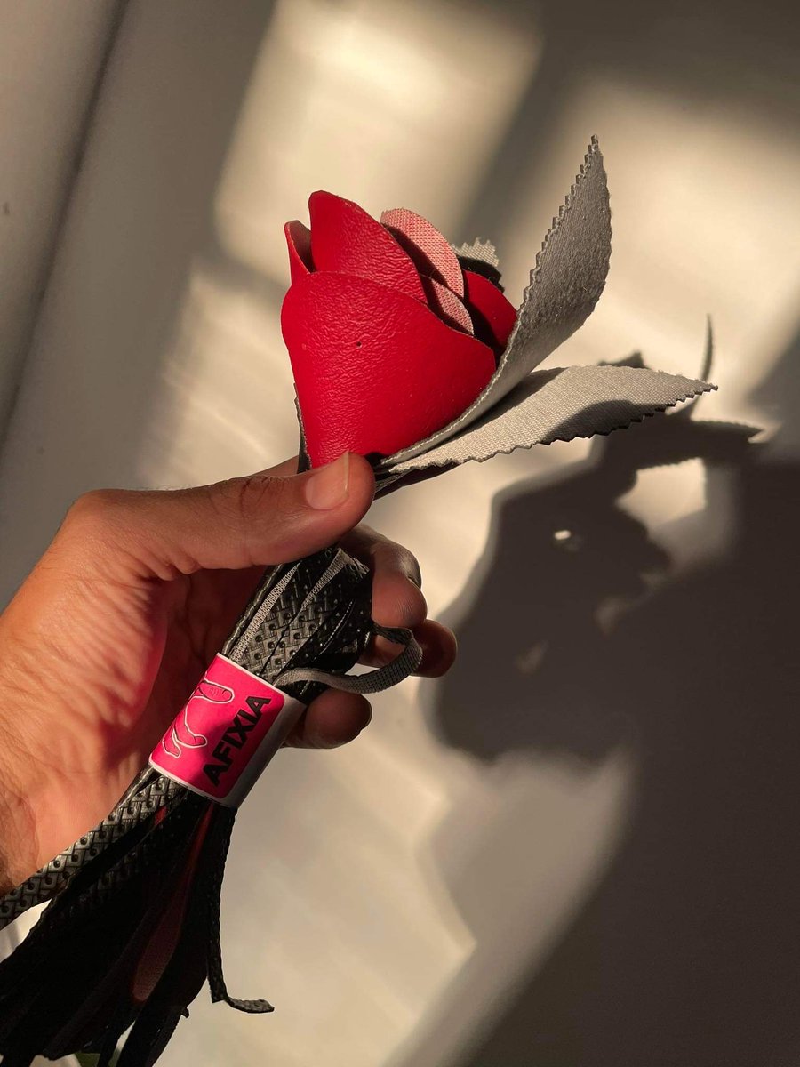 Afixialetsplay's tweet photo. Every Rose Has Its Thorn.- Poison 
-The pleasure is here 
-🔞🌡💦 💥🌹🔥😈
Rose  whip  /  flogger 
#afixia #softlinch #domplay #domplasure #bdsmplay #bdsmcommumity #foreplay #fetish #pleasure #sextoy #azotame #hunternight #datenight #flogger #whip https://t.co/Yne2SM8O9M