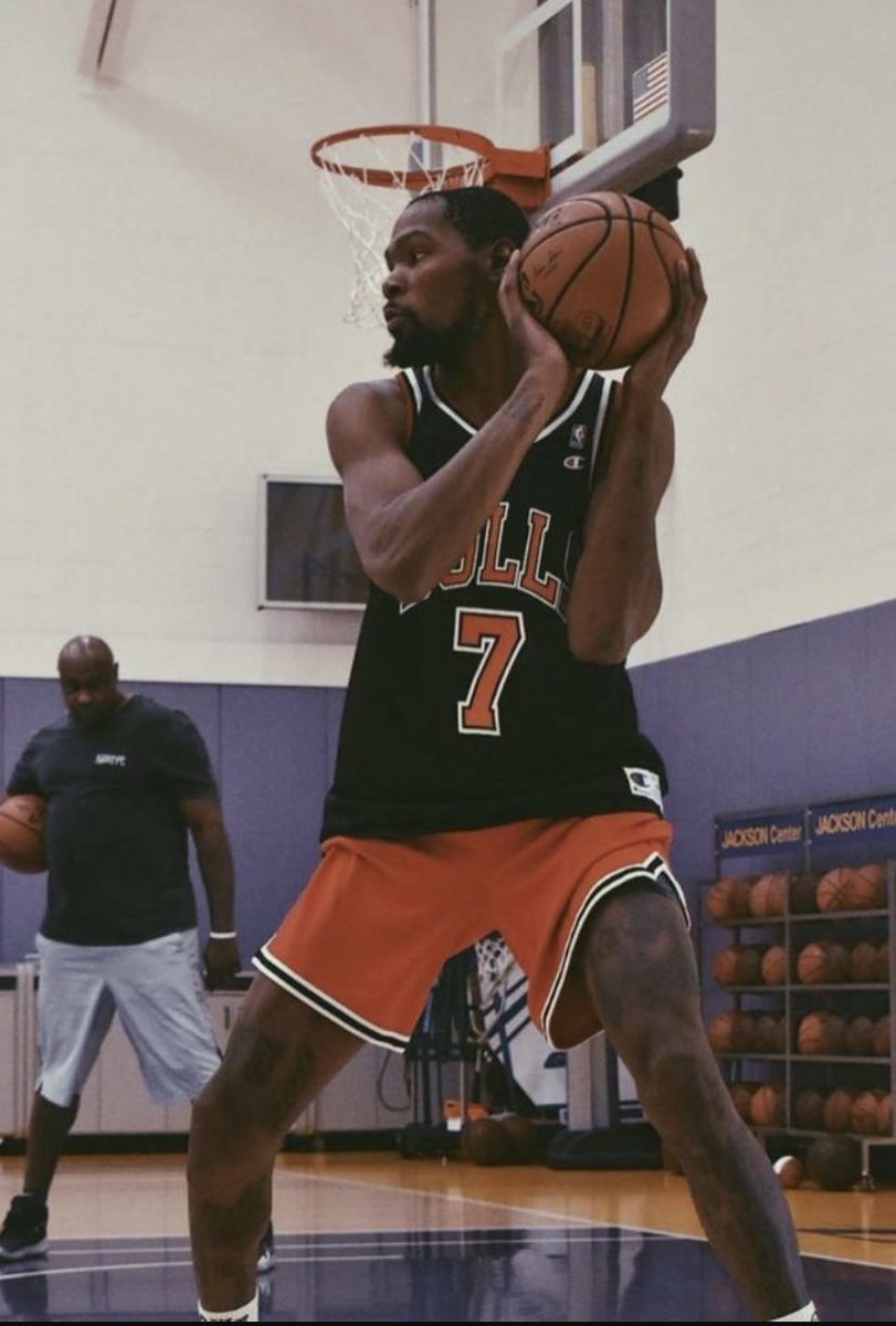 B2B 🔜 tweet media