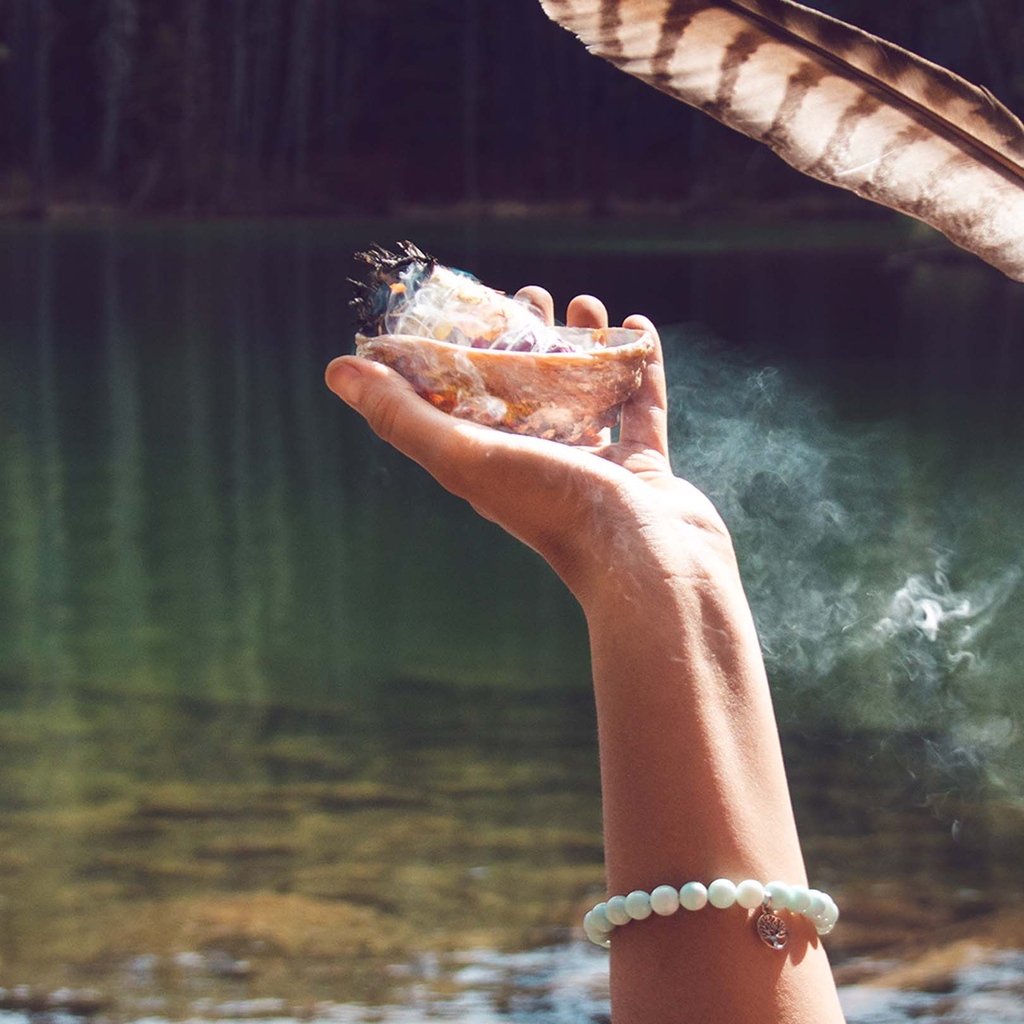 LAPFACanada's tweet photo. 🇨🇦🤍Keep in mind: Burning sage is a sacred religious practice in some Native American cultures. Treat the ritual with respect.🤍🇨🇦

#crystalenergy #abundance #crystallove #chakra #lavender #scent #herbs #intention #affirmation #manifesting #astrology #manifest https://t.co/vaUdIdj0X8