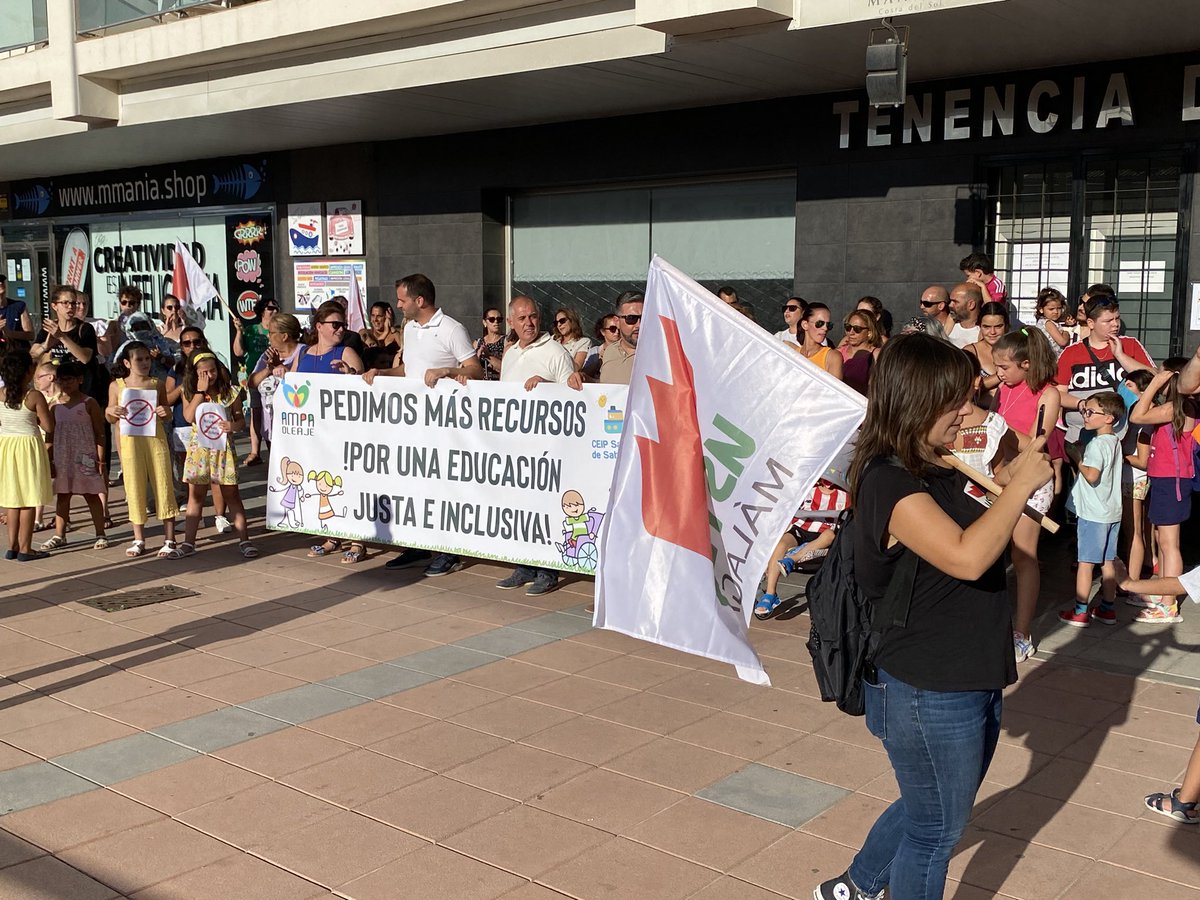 manilvaws's tweet photo. Más fotos de la manifestación de hoy en Sabinillas por una educación inclusiva con la presencia de @usteaeducacion https://t.co/HLCYwQ0H9O