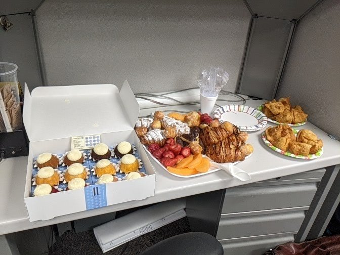 CPoonMDPhD's tweet image. You know you&apos;ve found a good lab when your waistline increases throughout the year 🤭🤭🥳🥳. Lang lab, thanks for an amazing time! I start on the Neurosurgery service tomorrow but I certainly will come back every chance I get 😁 #LangLab #goodbyeparty @MDAndersonNews