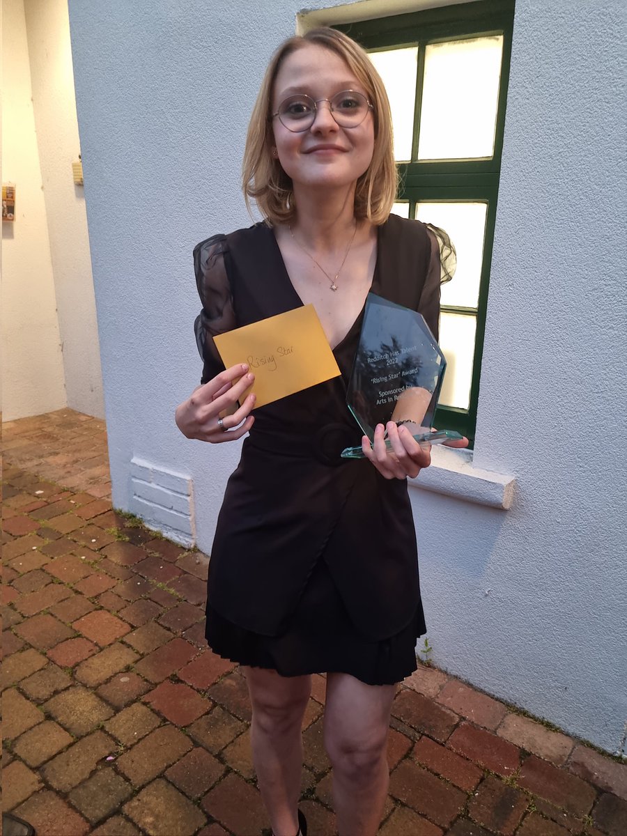 OMG ..... I only went and won the Rising Star Award 🌟 🤩 ✨️