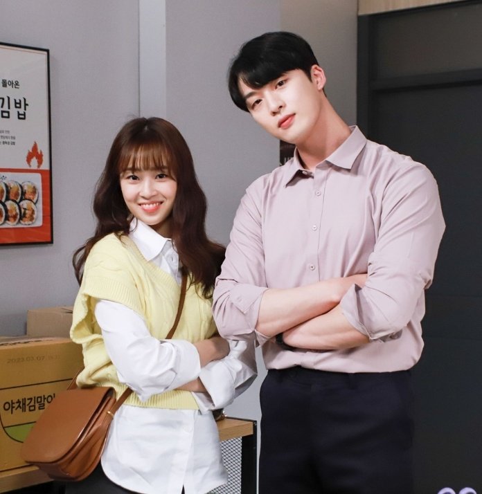 choiyebins's tweet photo. JWide company posts behind the scenes of Yebin and Kim Kang-Min from #ItsBeautifulNow 🫶🏻❣️💌

#ChoiYebin #최예빈 https://t.co/3eIBO6nwDk