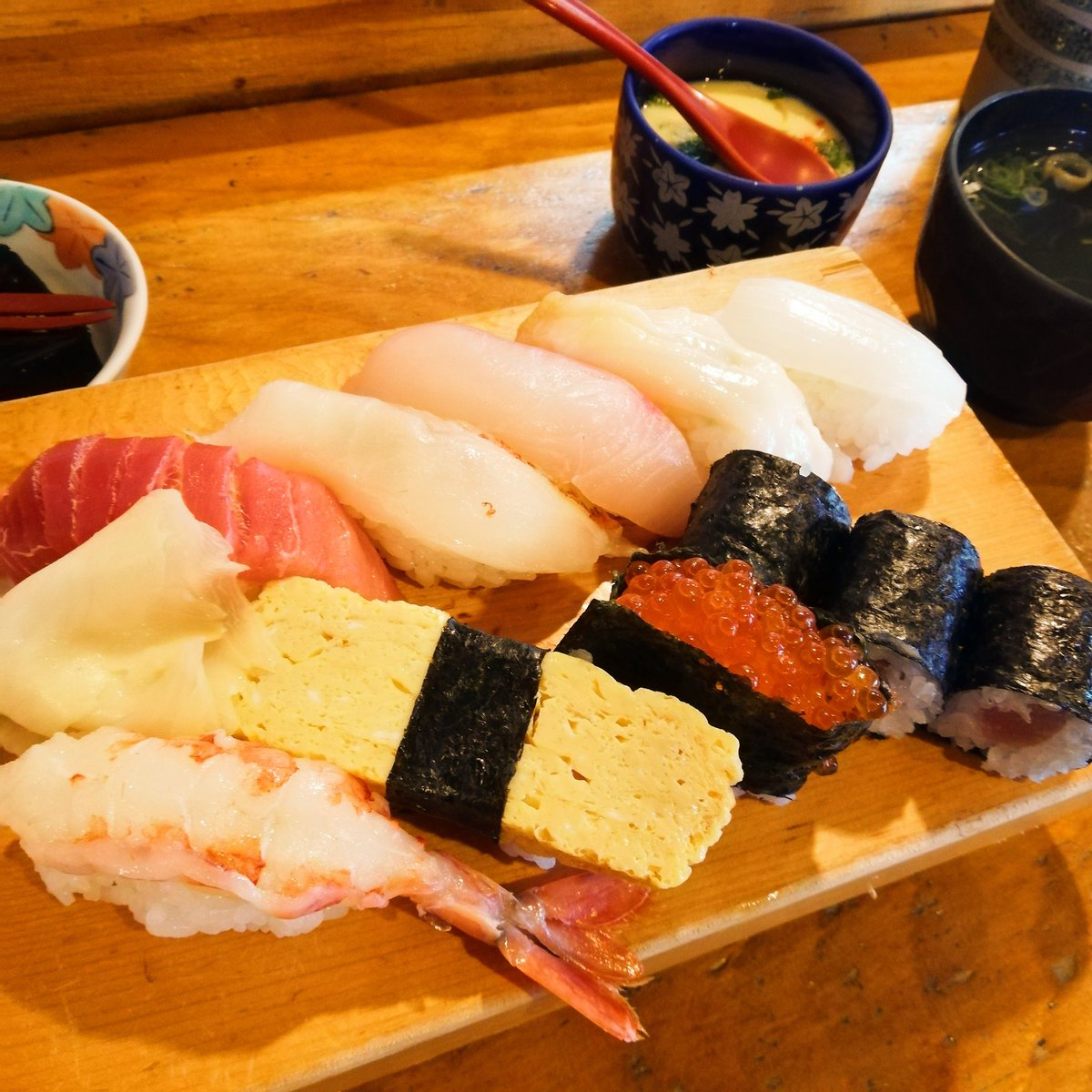 edo_murasaki33's tweet photo. つい、お寿司を食べに来てしまった🍣✨
7/23-24
東京ビッグサイト
ハンドメイドインジャパンフェス
🍣K-19ブース🍣
#ハンドメイドインジャパンフェス #イベント出店 #食品サンプル大好き #🍣🍣 #寿司ランチ #ミニチュア好きな人と繋がりたい #sushiloveforever #fakesushi #miniaturefoodart https://t.co/mX8pa1BnGx