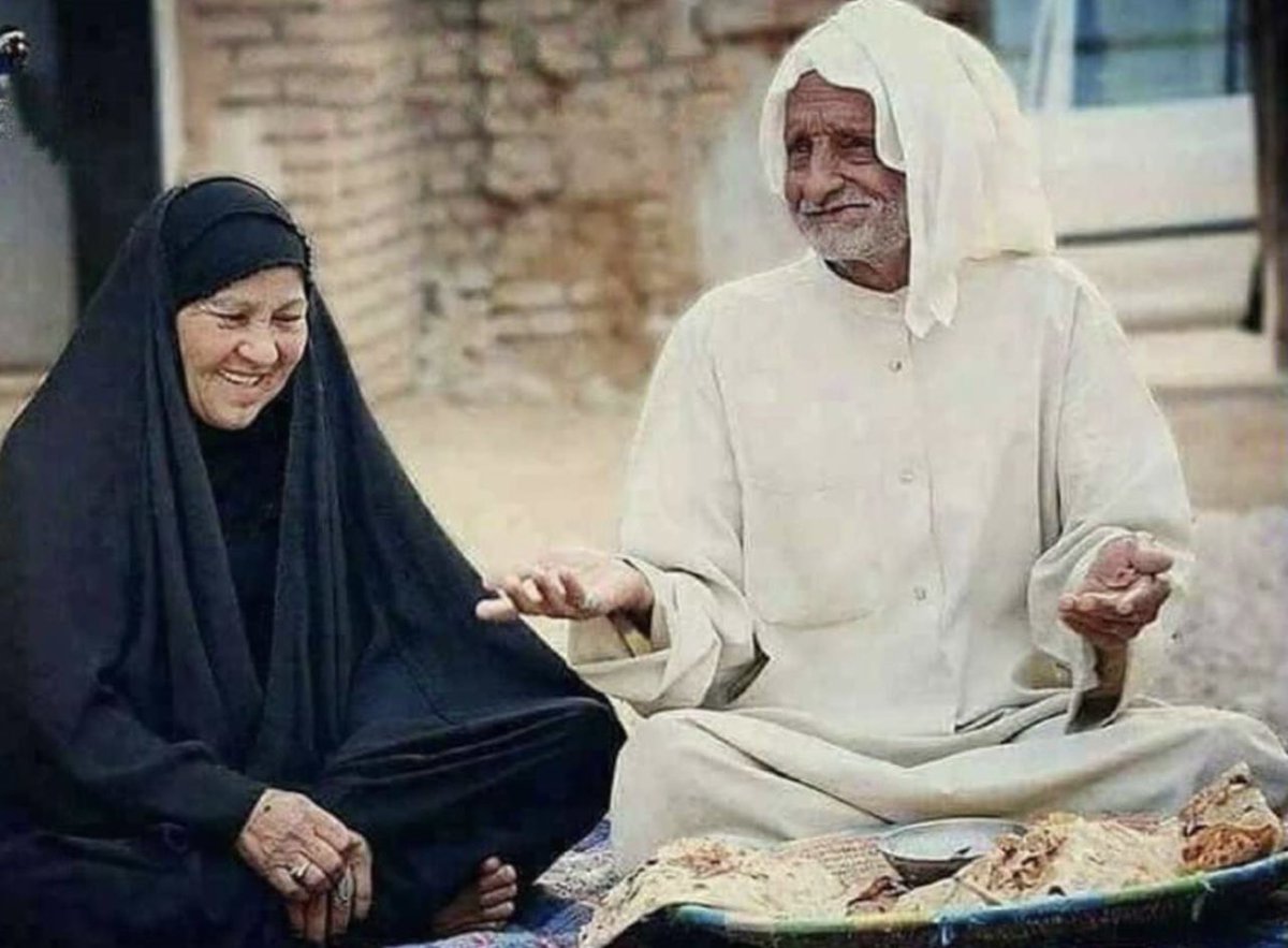 شكثر عقبج تعدّن ما شِفِتْهن
.. الله حلّل أربع وإنتي أربعتهن❤️