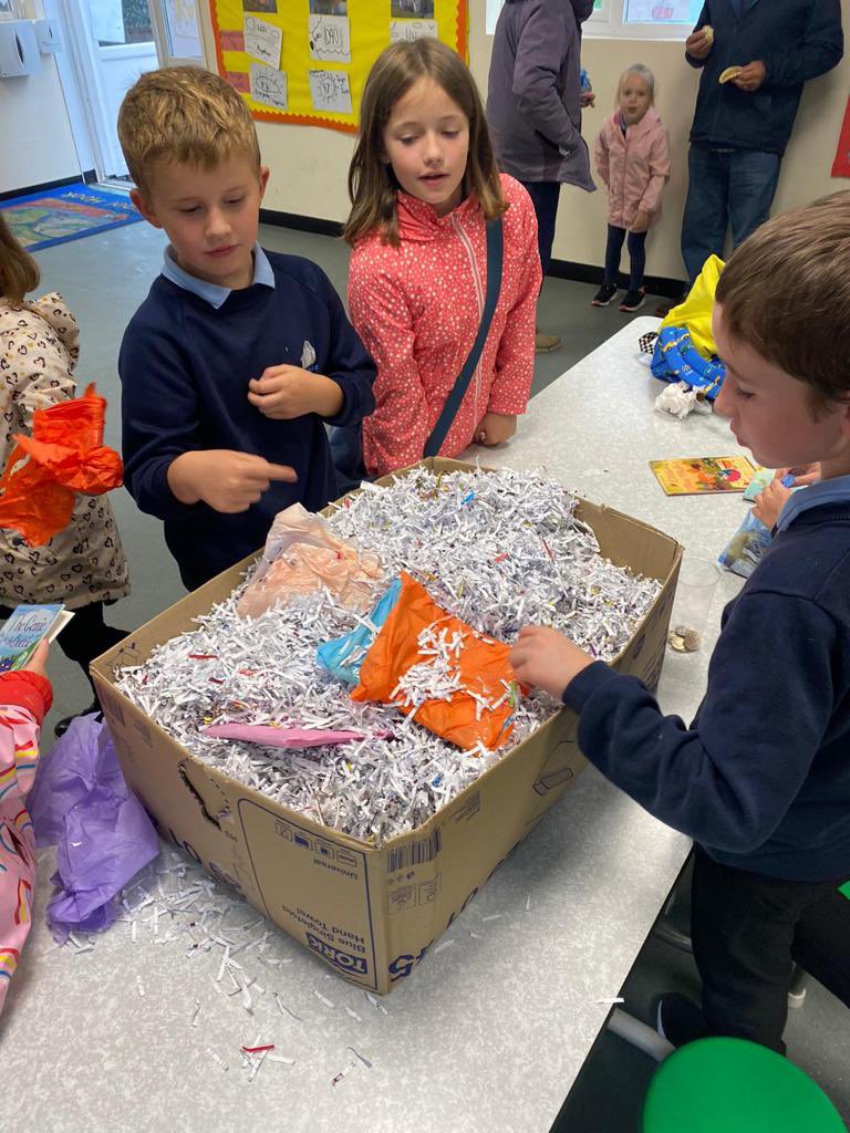 hook_morlo's tweet photo. Future entrepreneurs in the making. Pupils are enjoying the challenge of raising funds by planning and running multiple events! @SchoolsPembs #enterprisingcreativecontributors #curriculumforwales https://t.co/6qINBxRlrR