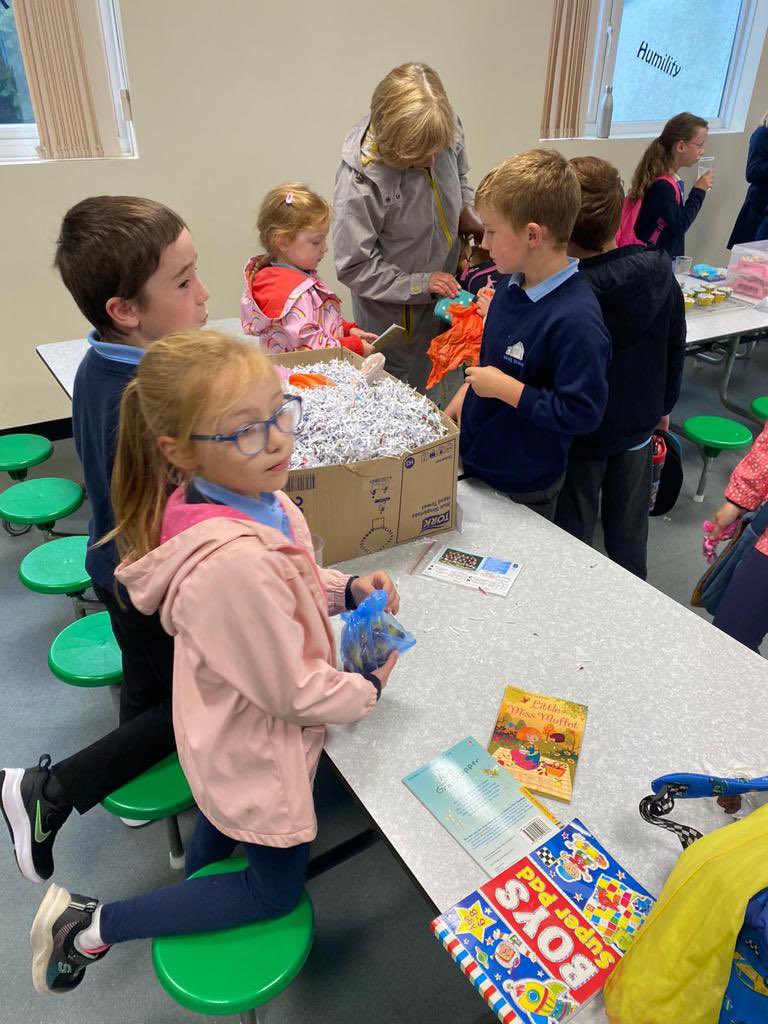 hook_morlo's tweet photo. Future entrepreneurs in the making. Pupils are enjoying the challenge of raising funds by planning and running multiple events! @SchoolsPembs #enterprisingcreativecontributors #curriculumforwales https://t.co/6qINBxRlrR