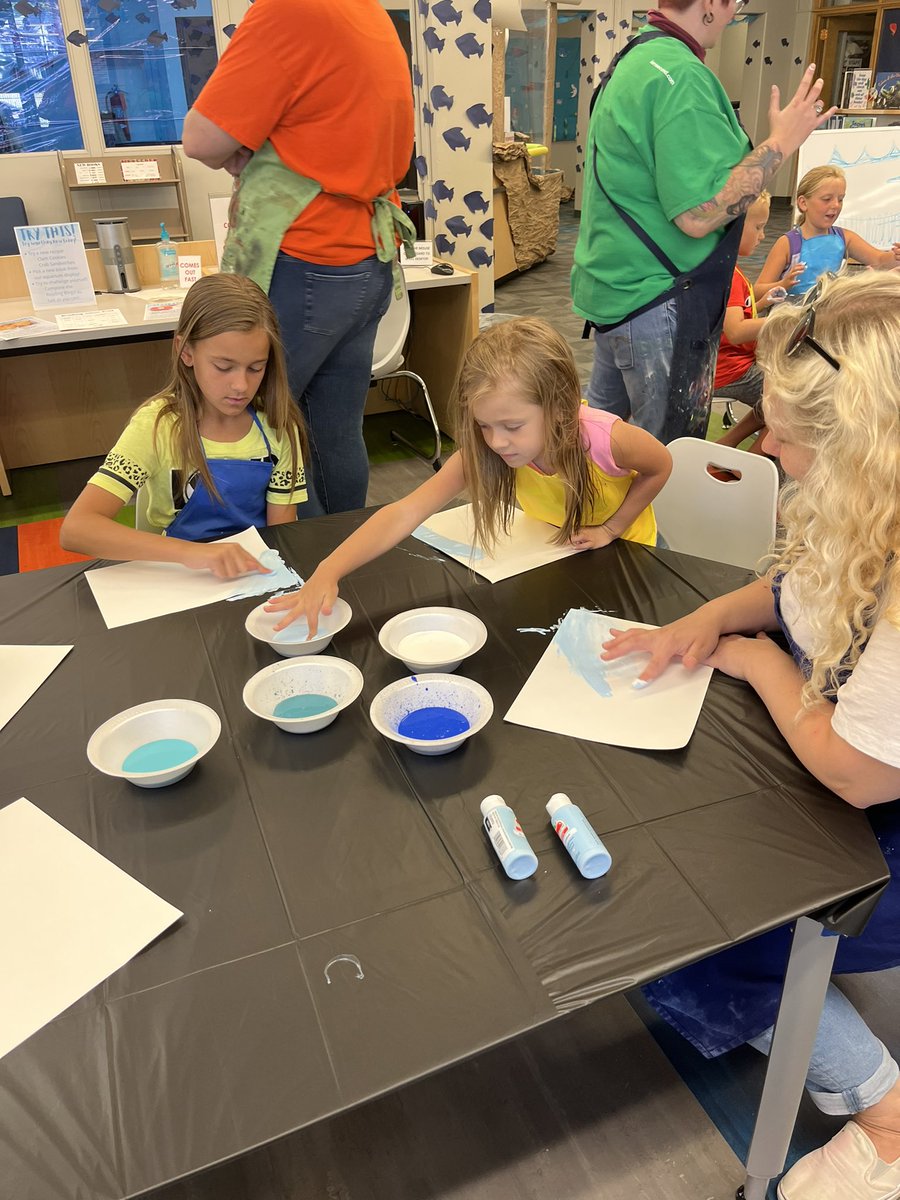 ksonnenberg1984's tweet photo. Girls had such a fun time this morning finger painting their waves at the library! Thank you so much to the @napoleonlibrary &amp; the Soaring Arts for such a fun &amp; east activity! 🎨🌊💕📚 https://t.co/VkttPbGz7f