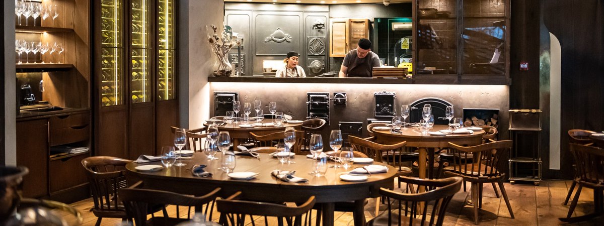 WoodStoneOvens's tweet photo. Install Alert π₯ Look at this stunning Mountain Series oven at The Hide in London. We π seeing the end results of our equipment. This restaurant is warm and inviting, and their menu looks AMAZING!
#hiderestaurant #mountainseries #pizzaovens #woodstoneoven #powertoperform https://t.co/XpOzizO3Gr