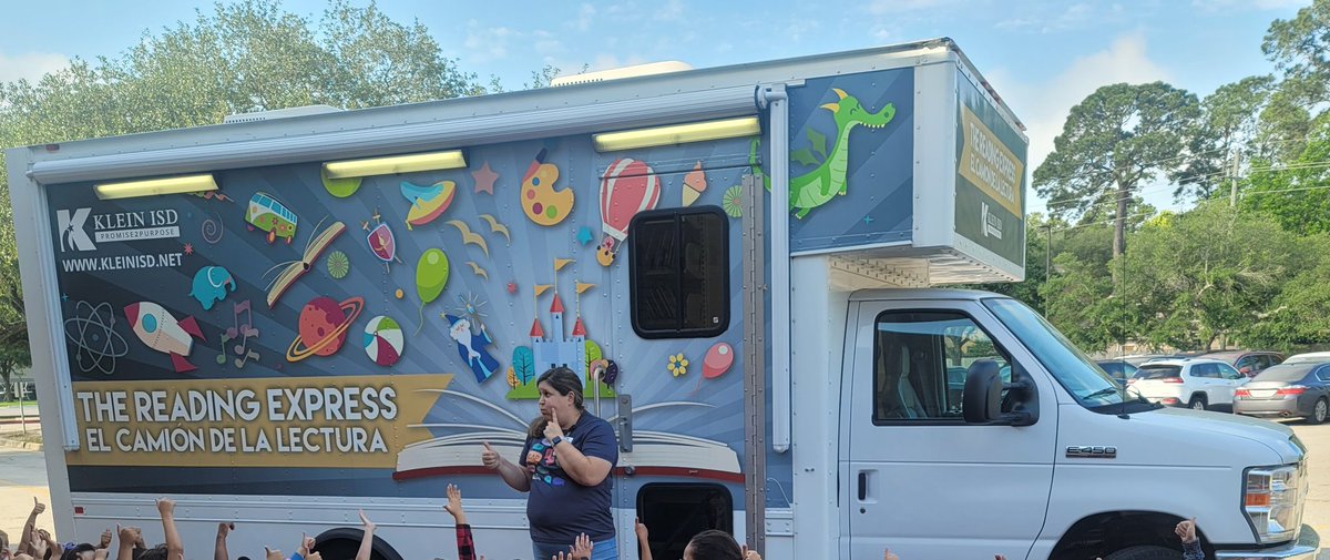 TheissLibrary's tweet image. Join me at @TheissKISD at 2pm for fun with the @KleinRdgExpress and perhaps pop over to @barbarabushlib for their Mad Scientist show at 3!