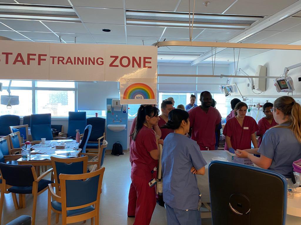 jhartin's tweet image. So delighted that @Duncan281013 is now our honorary nurse consultant #PERRT @uclh 
Supporting advanced practice for our PERRT nurses, and especially the research pillar.
Some throwback pics to the Staff Training Zone during covid surge 1 (before social distancing and masks)  1/2