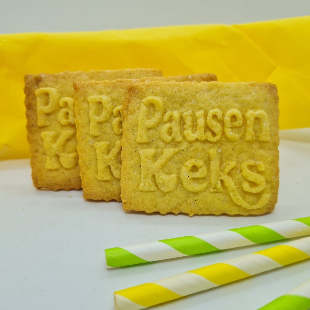 KeksKreator's tweet photo. 🌞Sommerpause🌞
Wir kühlen die nächste Tage erst einmal ein wenig vom heißen Ofen ab und genießen unsere Pausenkekse🍪😊 Wir sind ab dem 13.07. wieder für euch da! Wir wünschen allen sonnige Tage!
#Handwerk #Logokekse #sagsmitKeksen https://t.co/6NFQWGpE7S