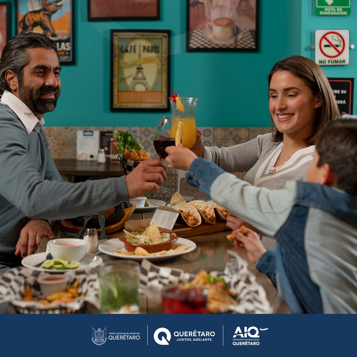 Dentro del AIQ se encuentra Brokinni Bistrot, una excelente opción para desayunar o comer dentro del aeropuerto. 
Disfruta de unos deliciosos chilaquiles o molletes mientras esperas tu vuelo