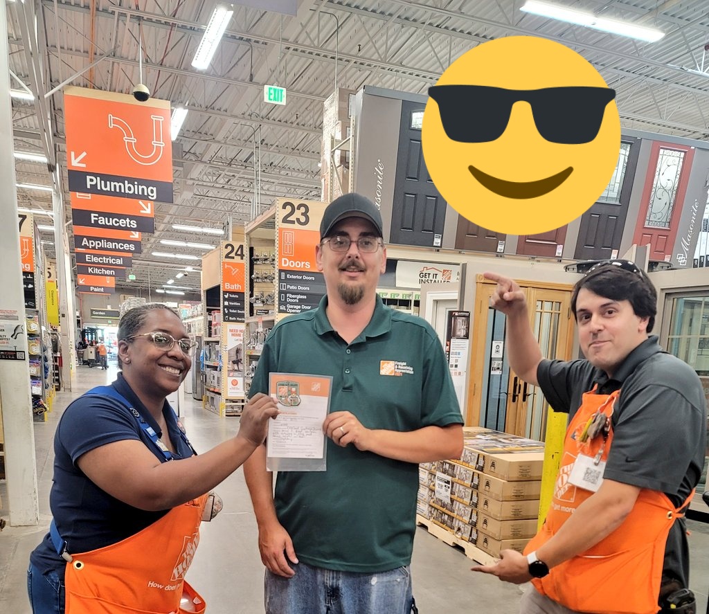 StephVasquezSA's tweet photo. #AssociateHighlight goes to receiving associate Zac who does a great job and goes the extra mile wherever he can! Thank you sir! #BeingGreatAt6588 @THD_MikeMinuto @SMaurice2 @KaliTerryTHD @HDapm137 https://t.co/RQDKEfGWpi