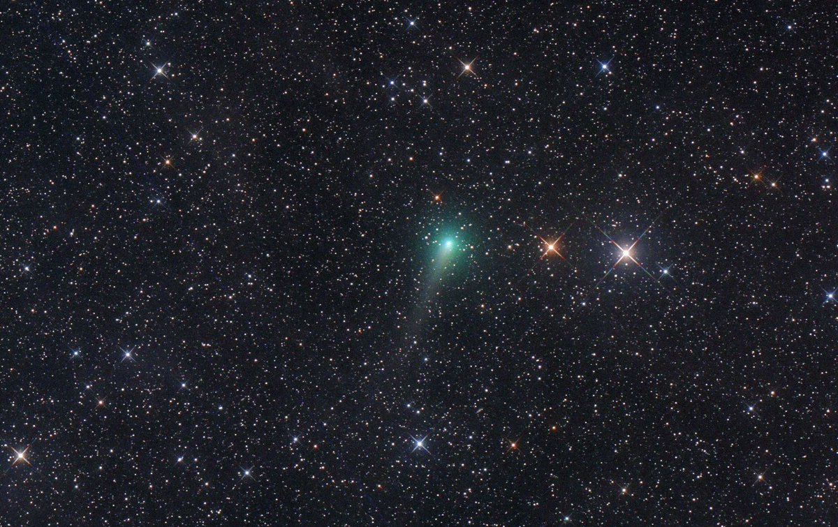SkygemsNetwork's tweet photo. Comet C/2021 E3 (ZTF) is currently in the constellation of Carina. This image data was acquired and processed by Comet Hunter, Michael Jäger on June 27, 2022. 

ASA H8 f/2.9 Hyperbolic
ASA DDM60 Mount
QHY 600M CCD
Luminance, Red, Green, Blue, Ha7, OIII
Hakos, Namibia https://t.co/jg2TjDIHaN