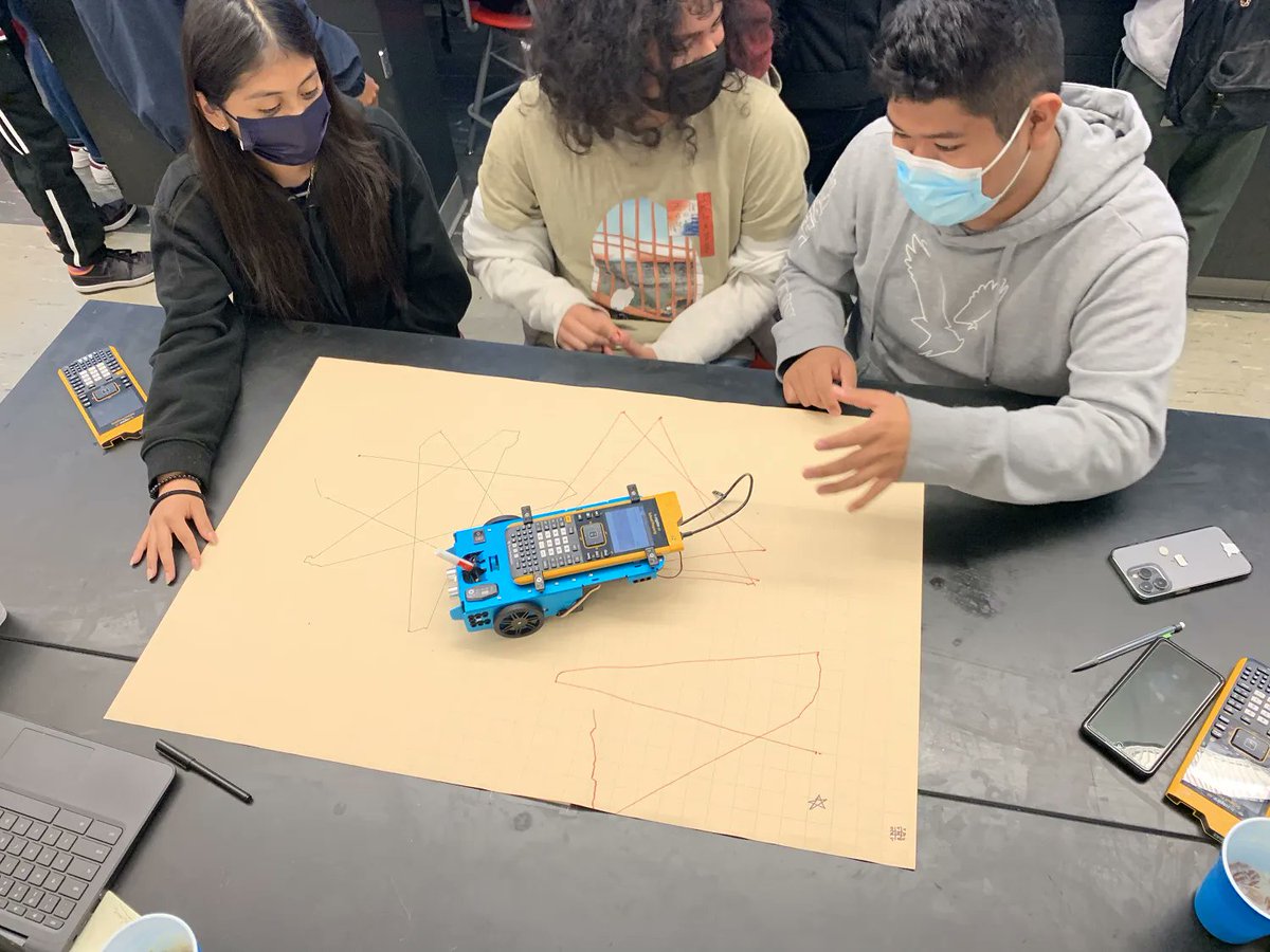GEARUP4LA's tweet photo. Check out this throwback of our #GEARUPworks @laschools students during the spring semester, when they used @txinstruments calculators to program rovers to draw geometric figures and use the device to enhance their learning and #STEM skills! https://t.co/N1Ke7xpT48