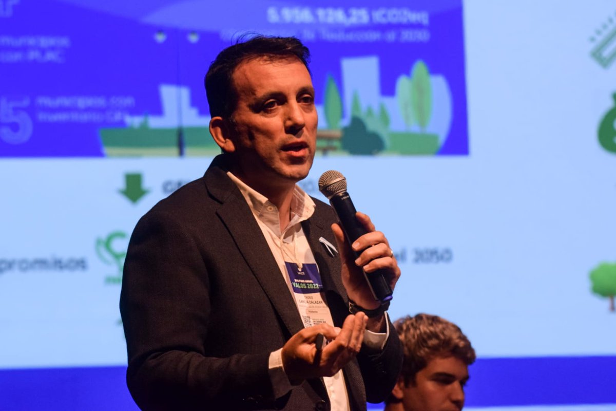TadeoGZ's tweet photo. Compartimos experiencias de gestión en el #ForoValos2022 ♻️✅ Un importante espacio de reflexión junto a empresas, comercios e industrias. El trabajo hacia la Carbono Neutralidad 2030 es juntos 🤝  #GCSustentable @VALOSRSE1 https://t.co/U8oTcFa5tn