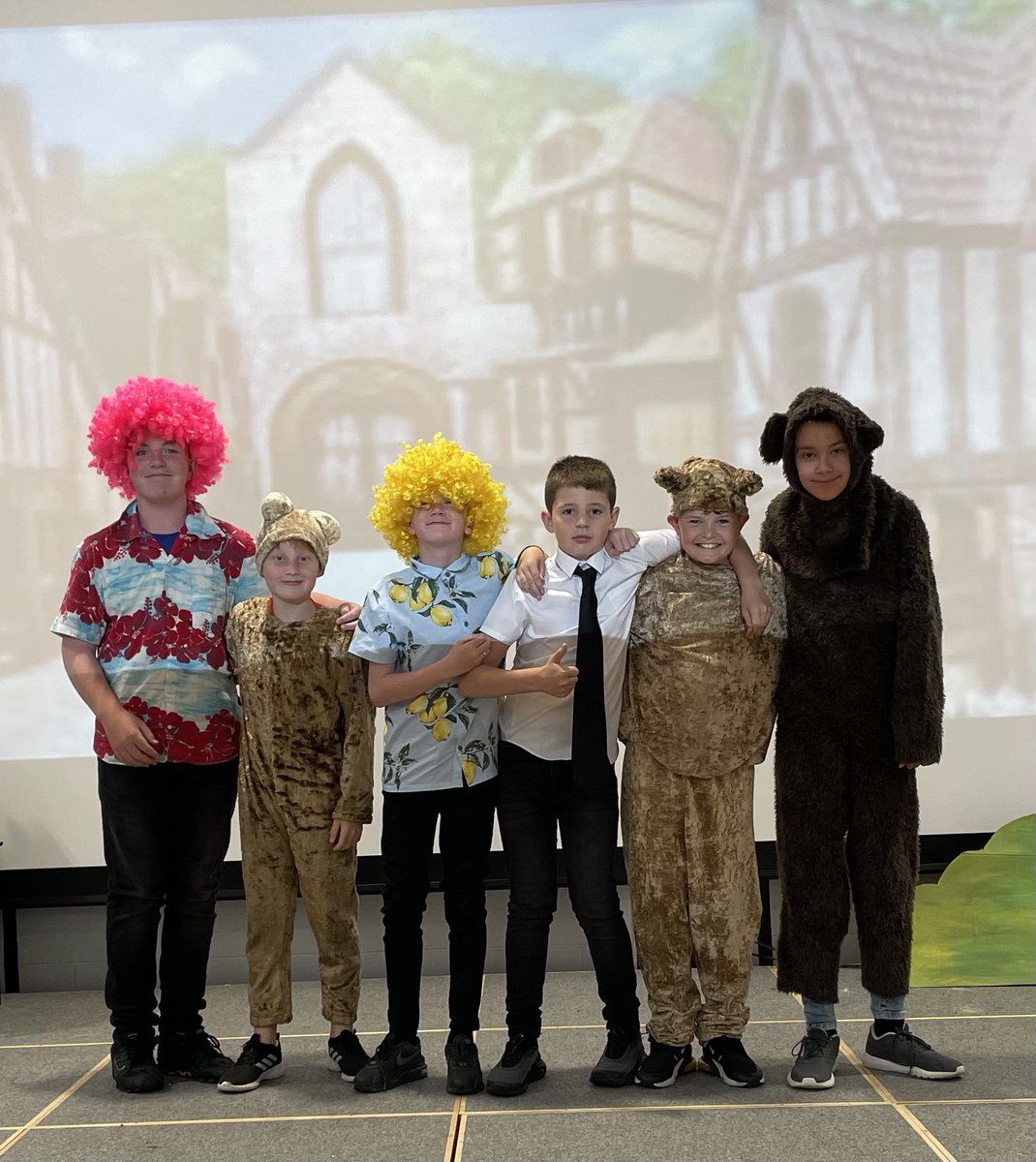 MissForster11's tweet photo. I am absolutely bursting with pride after the p7s panto Cinderella &amp; Rockerfella today. The acting and singing was fabulous, they all did an amazing job and their hard work certainly paid off! 🎭🎤 https://t.co/hIqAYaIyUA