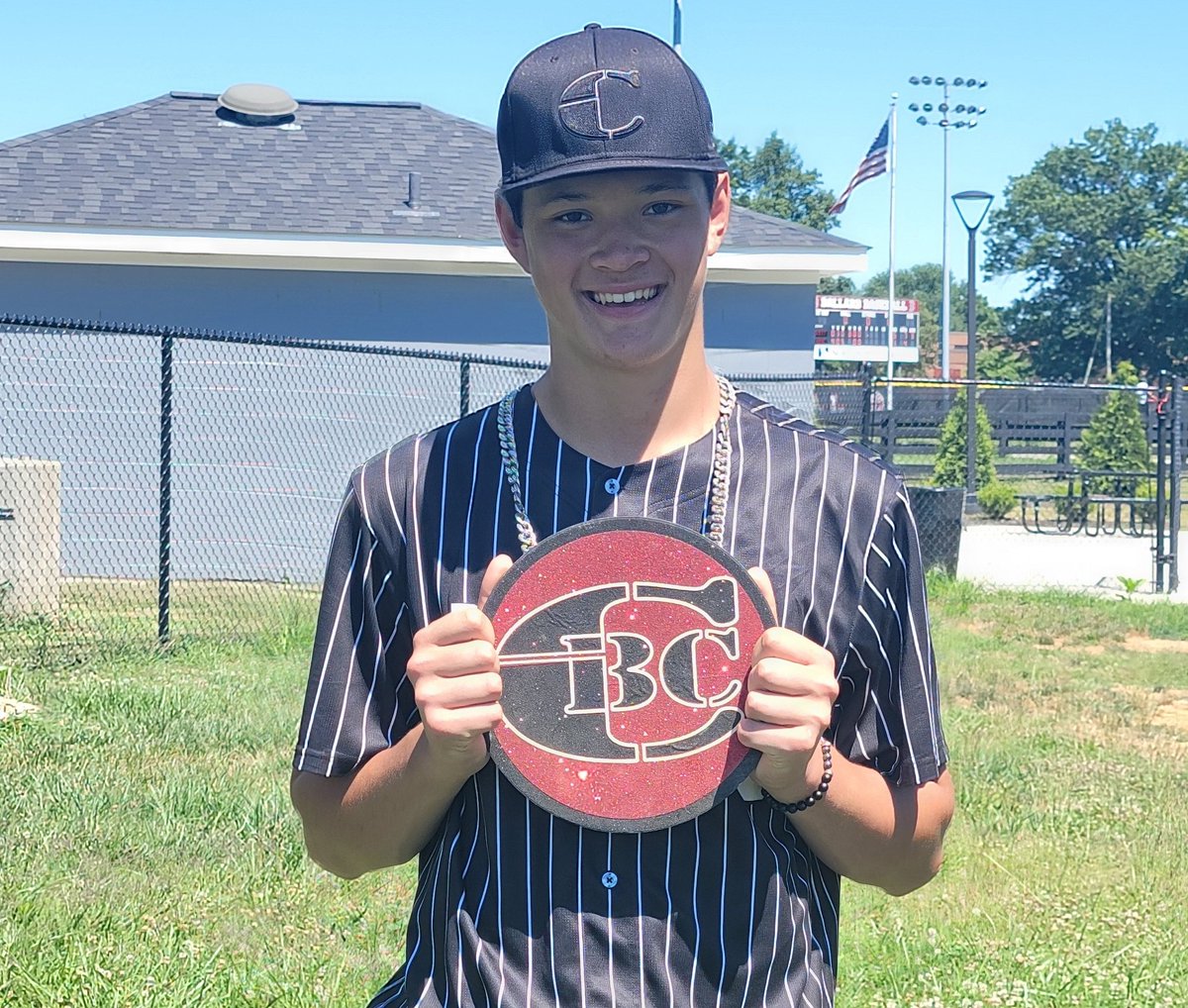 CBCBlackhawks24's tweet photo. One W and one tie yesterday. Highlights:

GM 1 - 11-5 W over Detroit Metro Stars
@EvanScott55 5 IP, 5 K, ER
@AustinElkins27 3 RBI, 2 SB

GM 2 - 6-6 tie w/ Fieldhouse Pirates 
@LoganCones 4.2 IP, 3 K, ER 
@WLew05 3-3, 3 2B
@MikeSkinner88 2-3, RBI https://t.co/Iw5BeT4Qh4