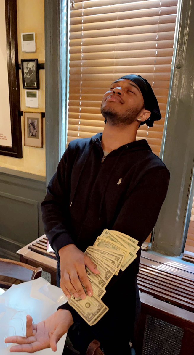 “If Elon Musk richer than me how come he nvr post a spread pic” - bombies