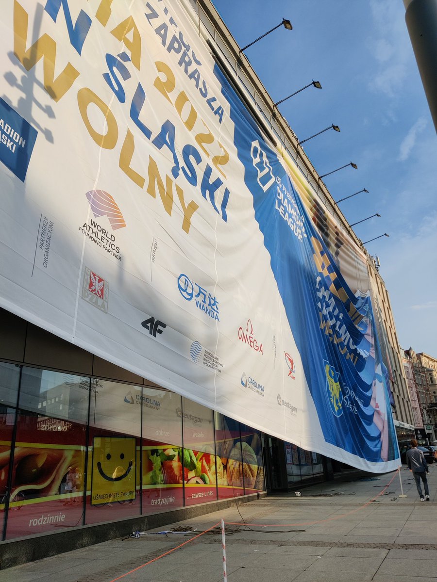 No to czuć w #Katowice że #WUF11 się kończy.
Województwo śląskie robi swoją ceremonię zamknięcia na rynku wieszając wielką szmatę na Zenicie 👍👍👍