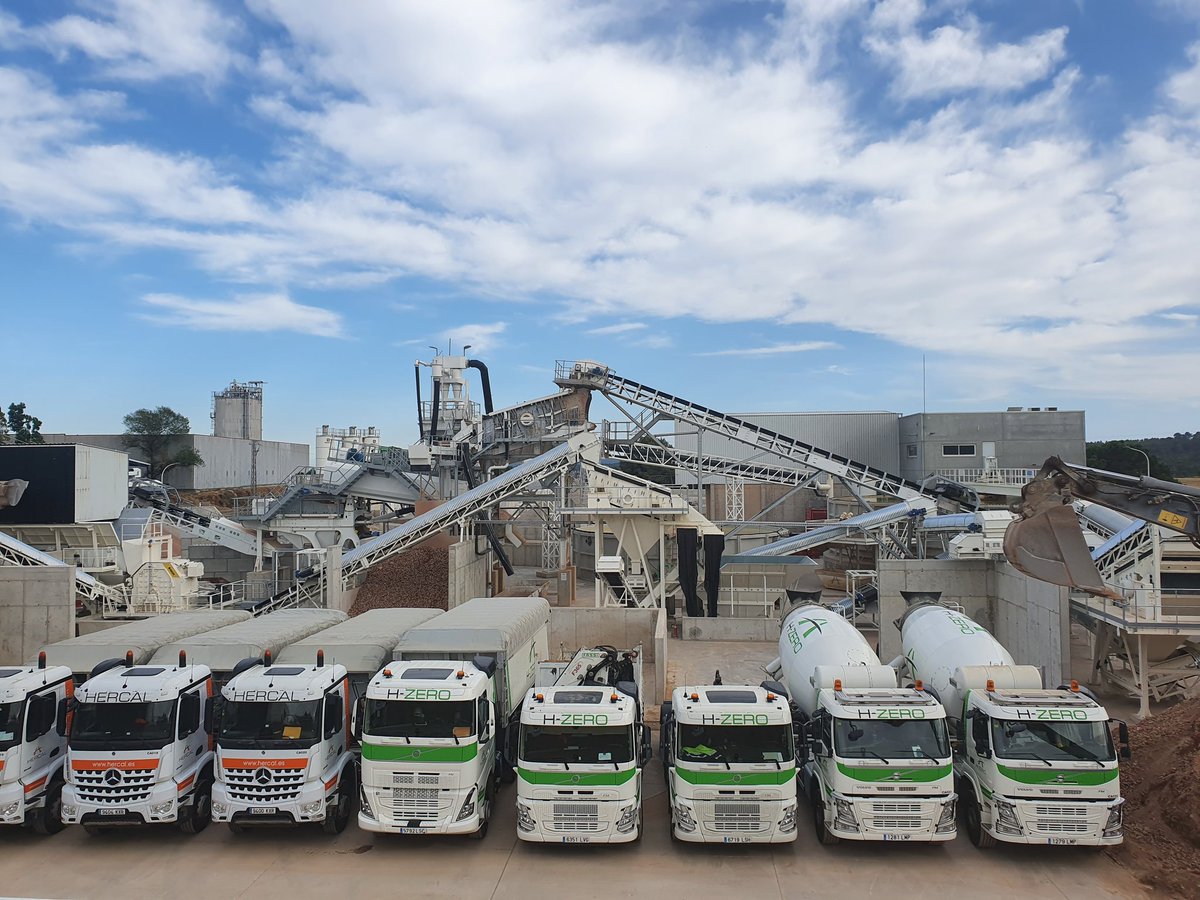 alfredvara's tweet image. Inauguració de la planta de @HercalDiggersSL. Una planta pionera i única a l'estat que va participar en el #CEHotspotCAT i que posa l'accent en la creació de productes d'alta qualitat procedents de #residus de la #construcció @residuscat @accioclimatica @empresacat