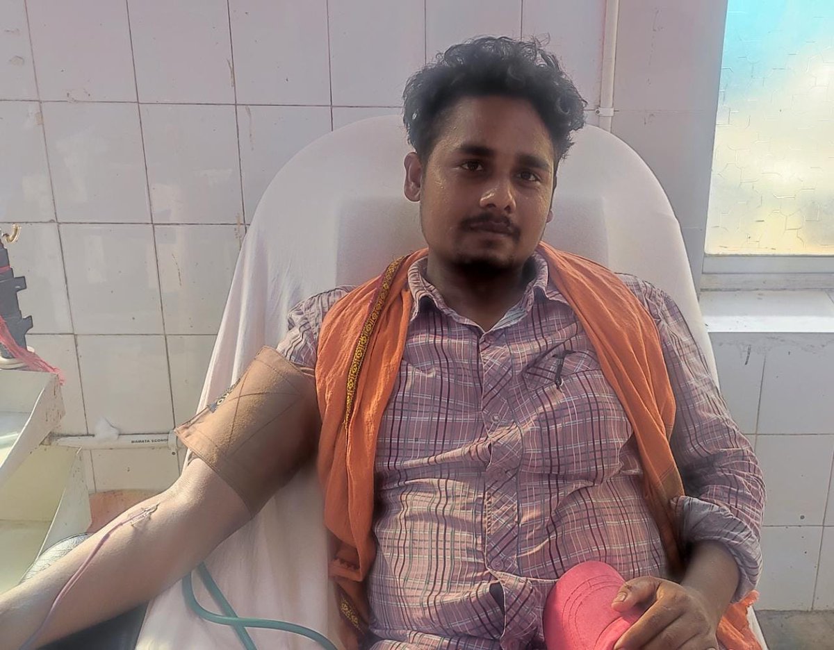 rotaract3262's tweet photo. Rotaract Club of Birupa Arranged 1 Emergency Blood Donor to donate Blood At- Red Cross Blood Bank Cuttack for a needy Patient.Thank the Donor's Name- Siba Behera for his Noble job.

#Rotaract3262 
#rotaractdistrict3262 
#rotaryinternational 
#ServeToChangeLives
#teamchangemaker https://t.co/Al6KgNglB9