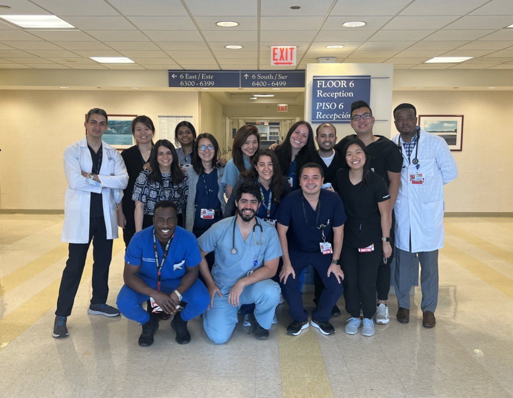 pierrerod's tweet photo. In the mythical lobby of 6th floor of the great #CookCountyHospital, future third years of #InternalMedicine gather one more time to take a picture! #Chicago #Thirdyears now! 💪🏻 https://t.co/0C0BEdjMGj