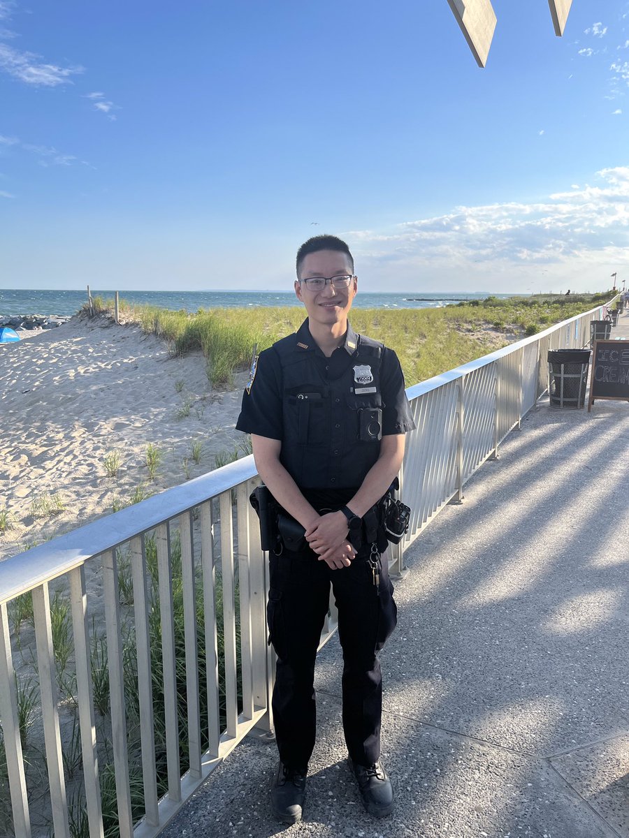 NYPD100Pct's tweet photo. This is truly an amazing #MyNYPDStory. PO Brian Zeng was working on the beach at 96 Street on the boardwalk when a mother approached him stating her baby was choking on a piece of fruit &amp; was turning blue. PO Zeng performed back blows &amp; removed the fruit from the baby's throat. https://t.co/ZCZzBbESRi