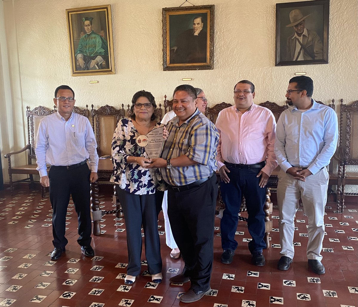 1/2 El Sindicado de Profesionales de la Educación Superior “Iván Montenegro Báez” SIPROES realiza acto conmemorativo para reconocer el trabajo continuo de docentes de 25,30,35 y 40 años en la docencia y su significativo aporte al desarrollo de nuestra Alma Mater UNANLeón
#SIPROES
