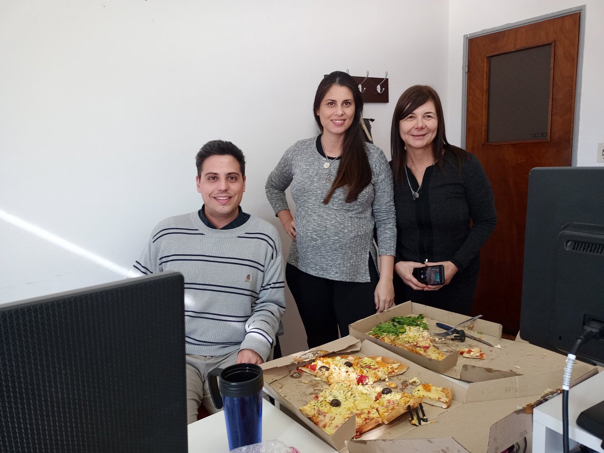 Lettu11's tweet photo. #BuenJueves 😊 último dia Laboral en IAPSER Seguros. Entre en licencia🤰🏻
Así nos despedimos con mis compas de ofi 🙈 https://t.co/o5rOGR8ojn