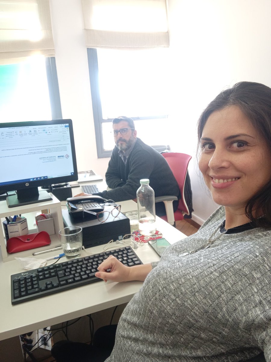 Lettu11's tweet photo. #BuenJueves 😊 último dia Laboral en IAPSER Seguros. Entre en licencia🤰🏻
Así nos despedimos con mis compas de ofi 🙈 https://t.co/o5rOGR8ojn